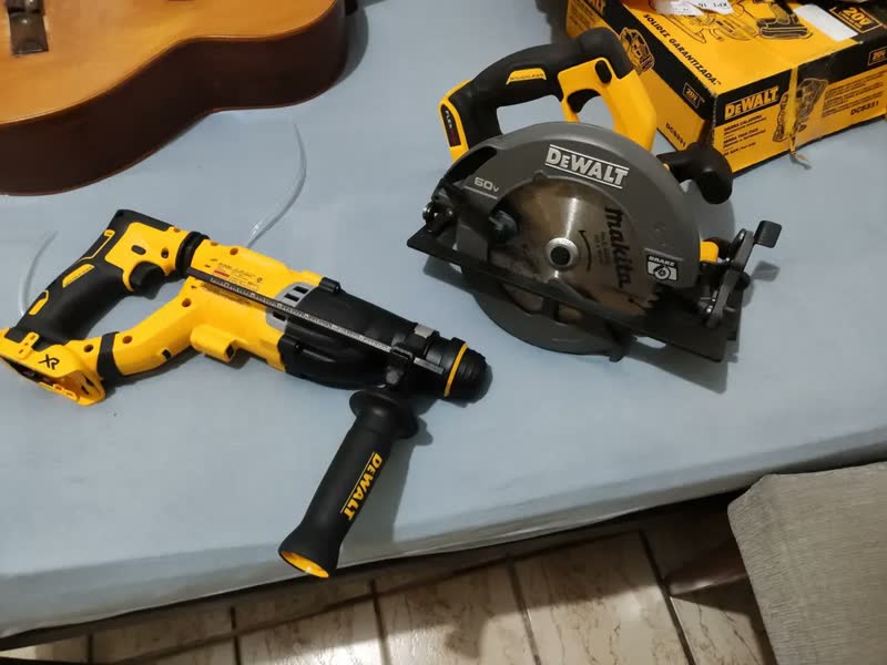 foto de Martelete Perfurador e Rompedor Dewalt Modelo DCH263B