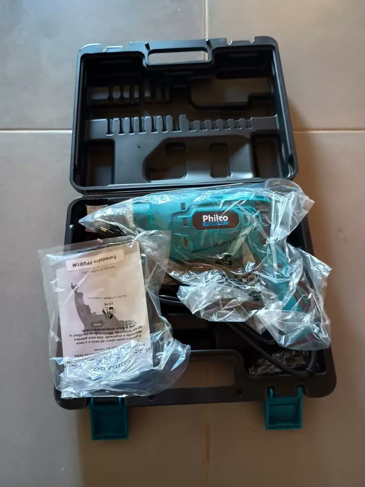 foto de Furadeira Philco Force 650W 2800RPM com Maleta PFU01M