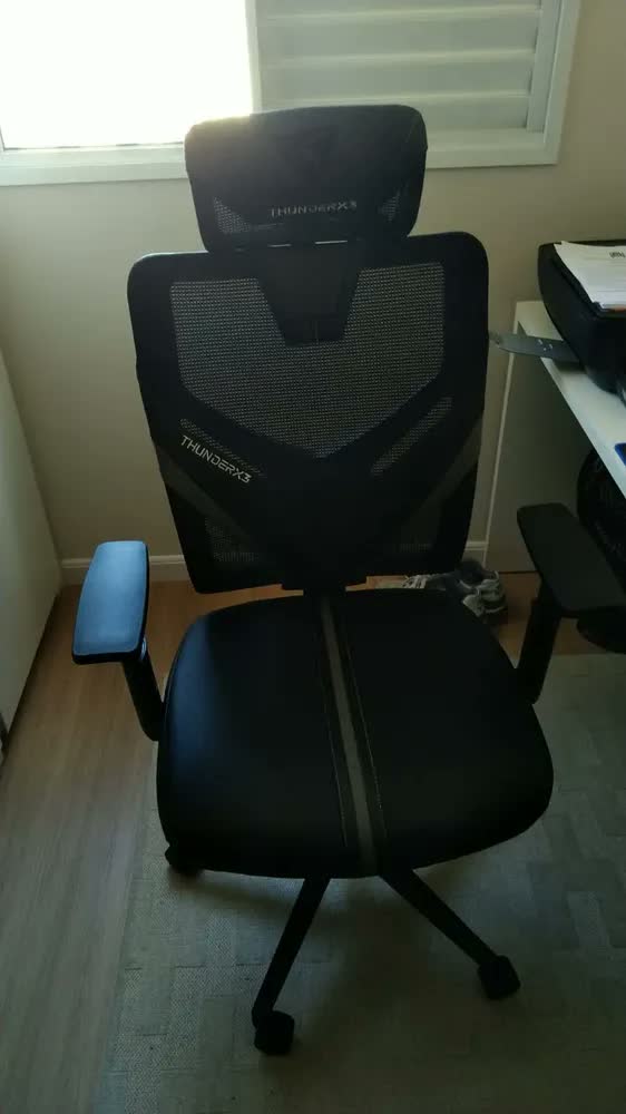 foto de Cadeira Gamer ThunderX3 YAMA1 Preta Vermelha Ergonômica c/ Encosto Reclinável