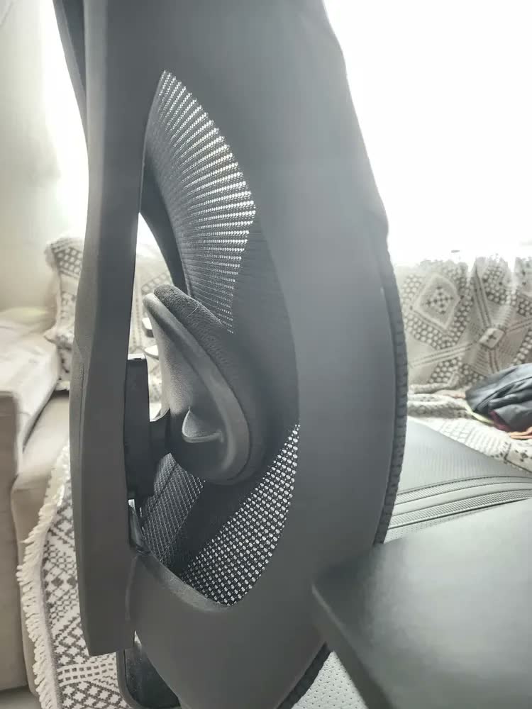 foto de Cadeira Gamer ThunderX3 YAMA1 Preta Vermelha Ergonômica c/ Encosto Reclinável