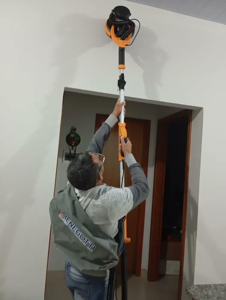 foto de Lixadeira Telescopia De Parede Girafa Mlp 750 Led Menegotti Cor Amarelo Frequência 60 Hz