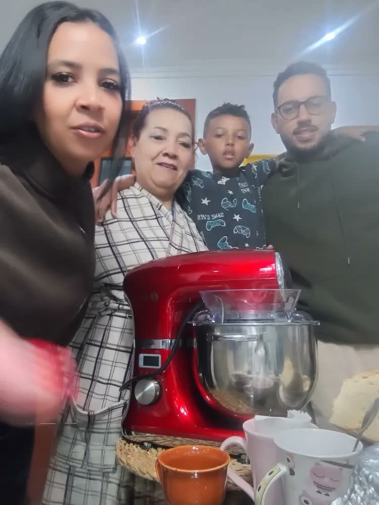 foto de Batedeira Planetária Digital Oster Bowl Inox 5l Cor Vermelho