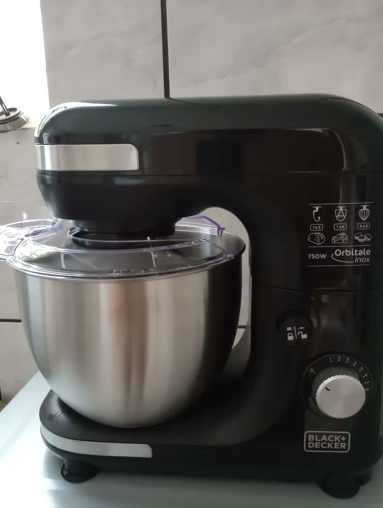 foto de Batedeira Planetária Orbitale Black Decker, Modelo PLAN2000P, com 8 velocidades, Capacidade para Até 5 Litros, Batedor em Inox, Potência 750W