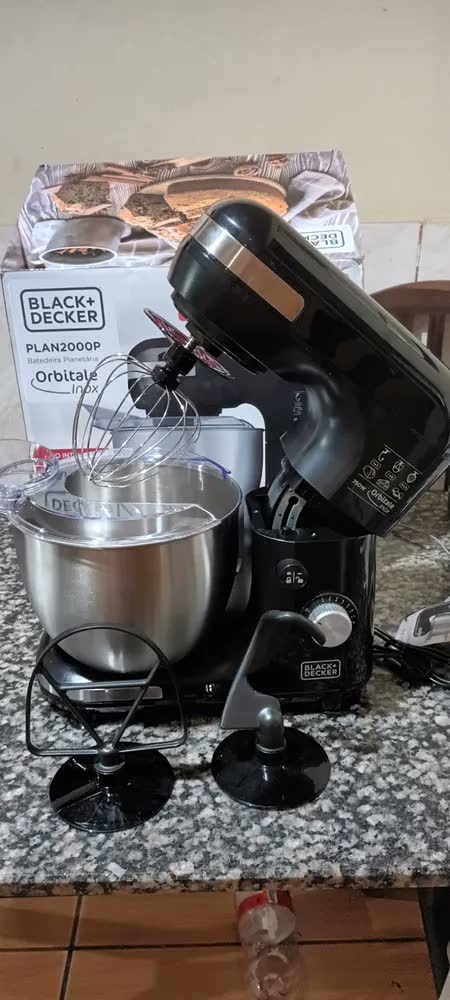 foto de Batedeira Planetária Orbitale Black Decker, Modelo PLAN2000P, com 8 velocidades, Capacidade para Até 5 Litros, Batedor em Inox, Potência 750W