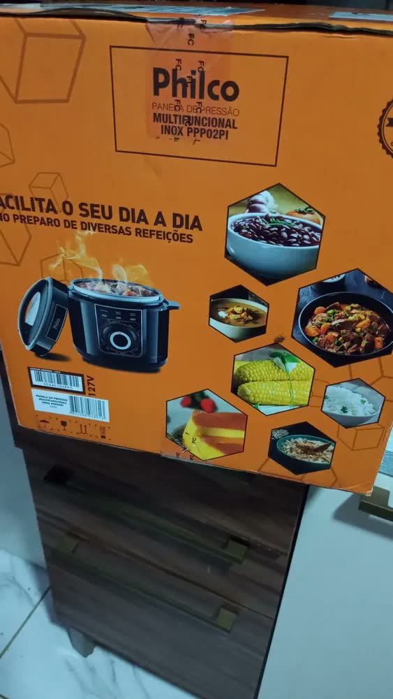 foto de Panela de Pressão Elétrica Multifuncional Philco Ppp02pi 900W Cor Preta