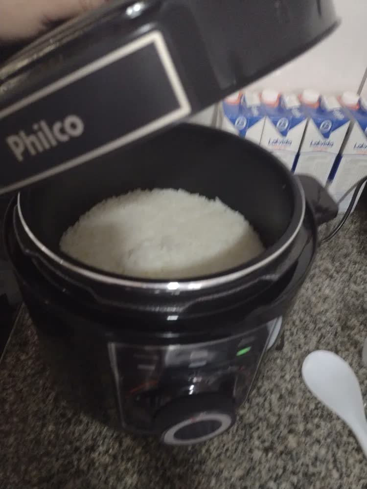 foto de Panela de Pressão Elétrica Multifuncional Philco Ppp02pi 900W Cor Preta