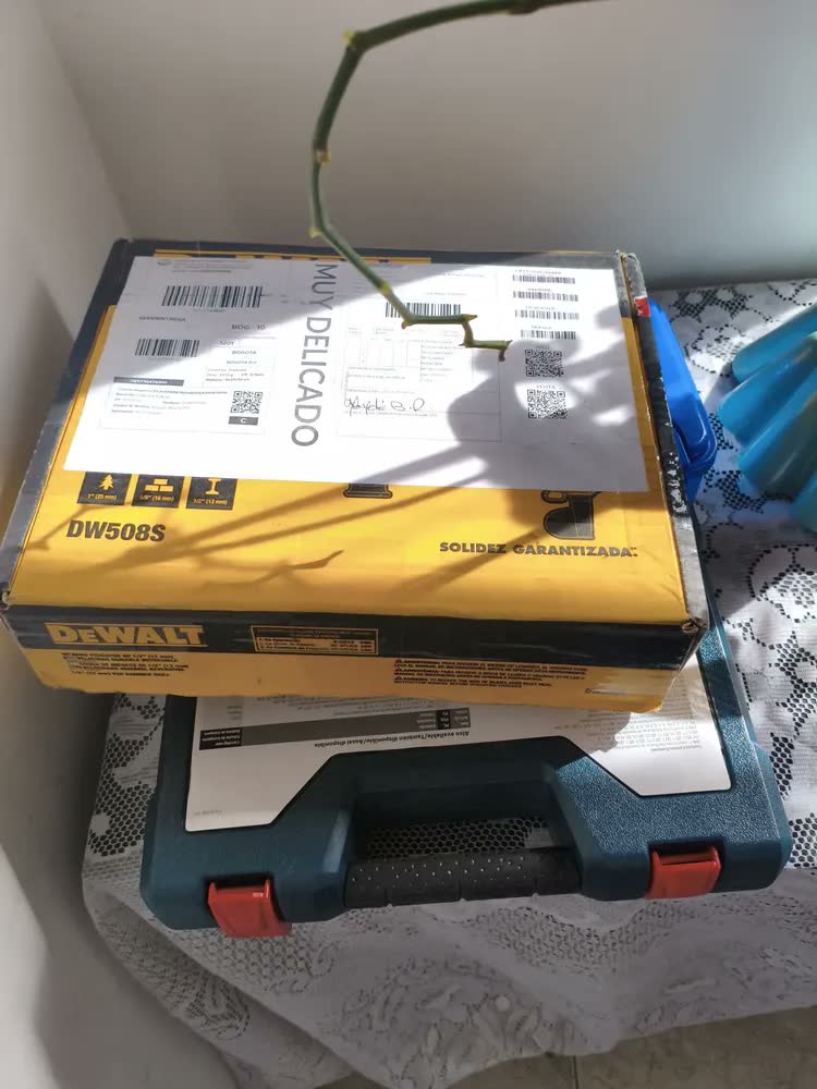 foto de Furadeira de Impacto 13mm Dewalt Modelo DW508S Potência 800W