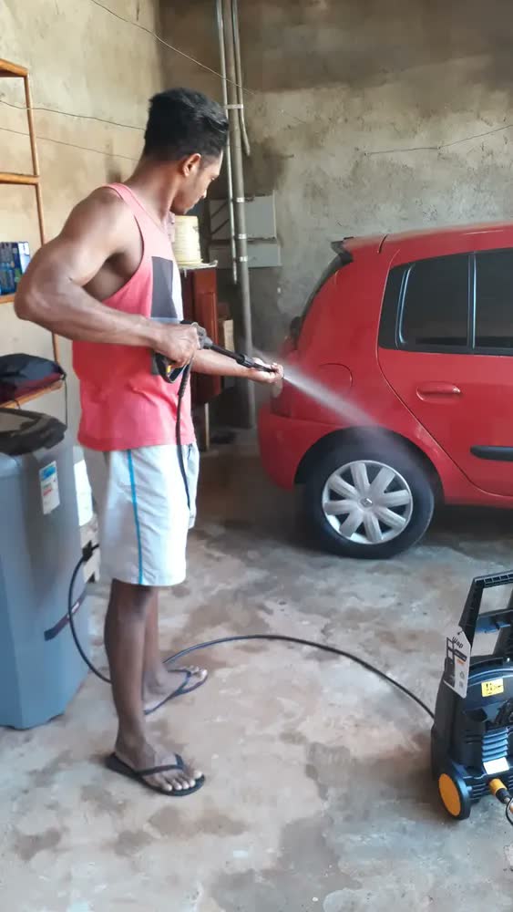 foto de Lavadora De Alta Pressão Wap Ousada Black 2200 Potência de 1500w 1750psi