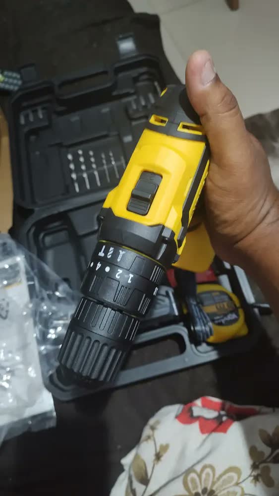foto de Parafusadeira Furadeira Com Impacto a Bateria Pfv012i Vonder Cor Amarelo Frequência 50 Hz/60 Hz