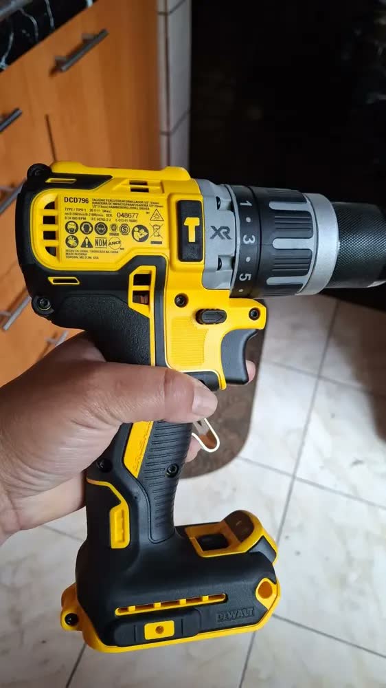 foto de Parafusadeira e Furadeira de Impacto à Bateria 13mm Dewalt Modelo DCD796B Sem Bateria