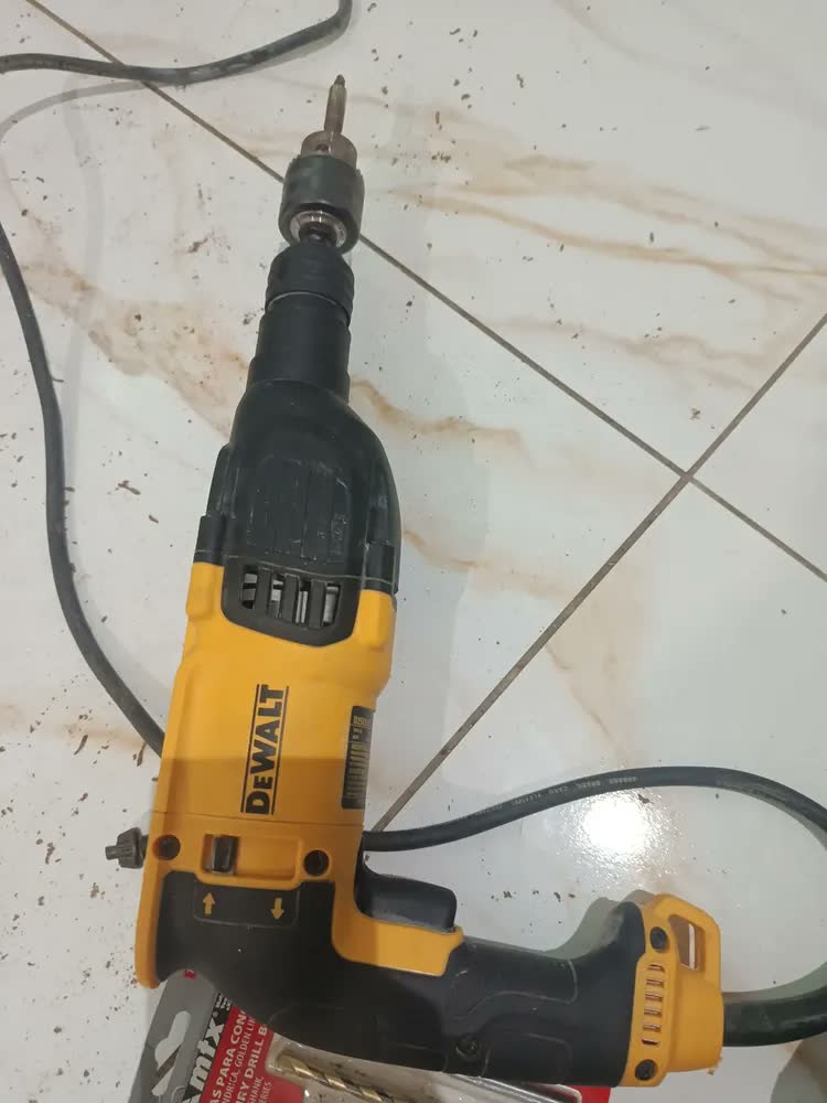 foto de Martelete Furadeira Impacto D25133k 800w Dewalt C/ Kit Broca