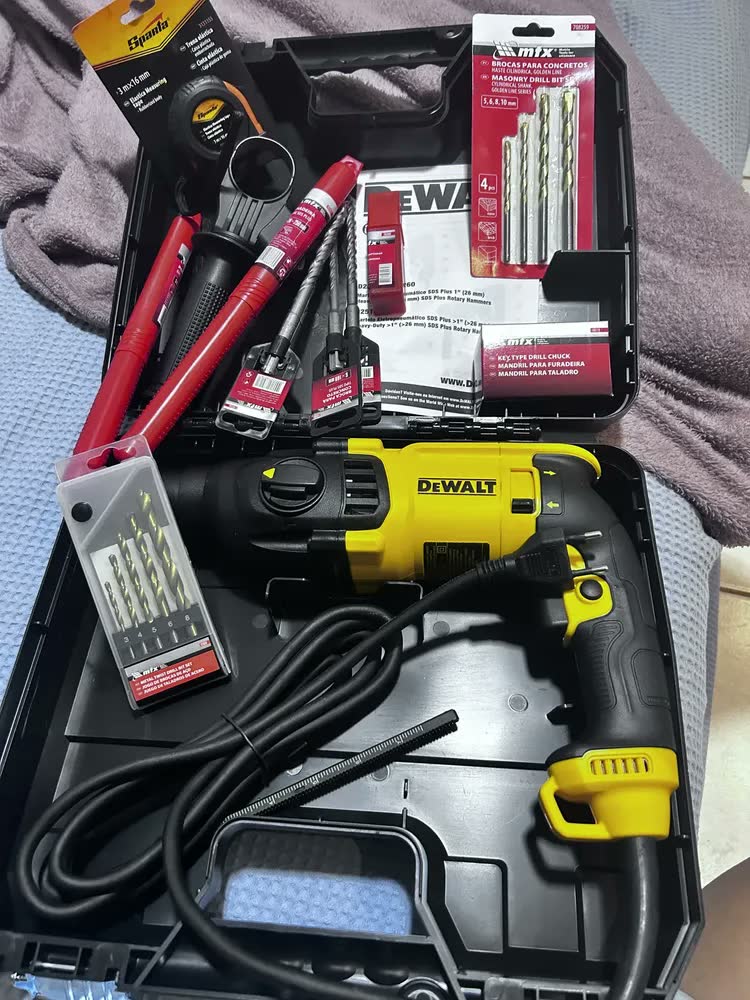 foto de Martelete Furadeira Impacto D25133k 800w Dewalt C/ Kit Broca