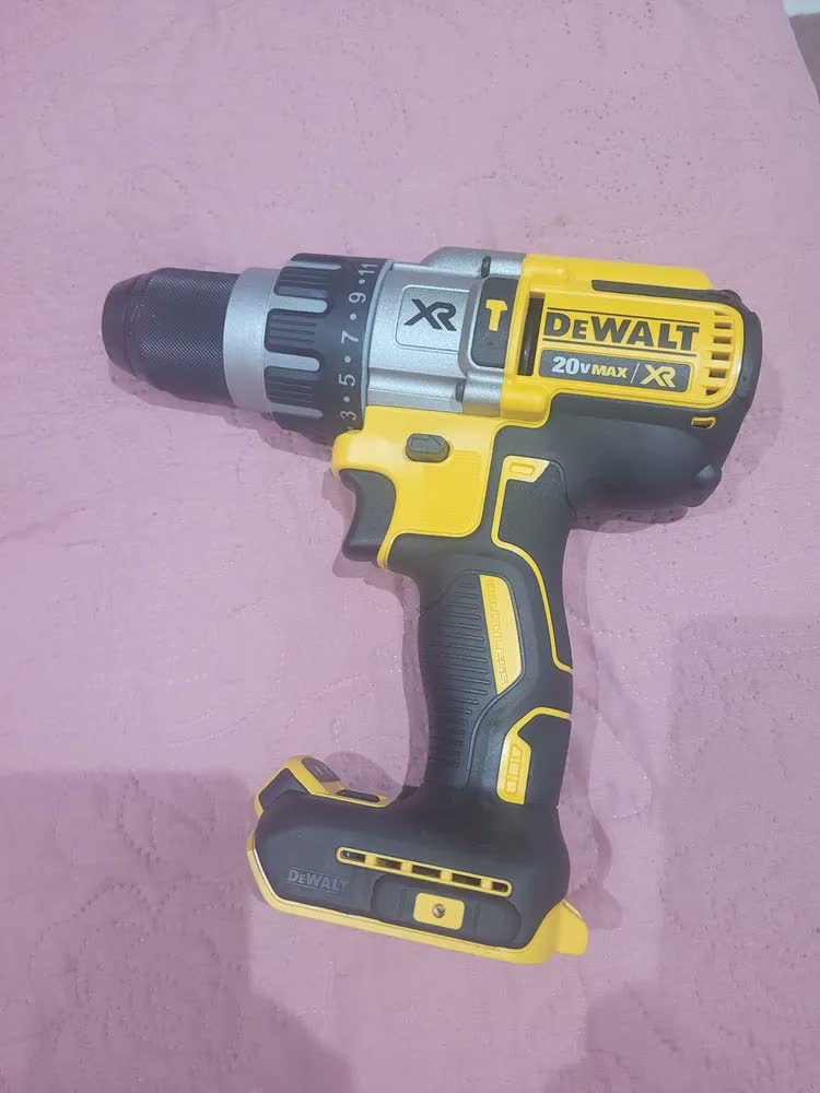 foto de Parafusadeira e Furadeira de Impacto 13mm 20V DEWALT DCD996 Com 3 Velocidades