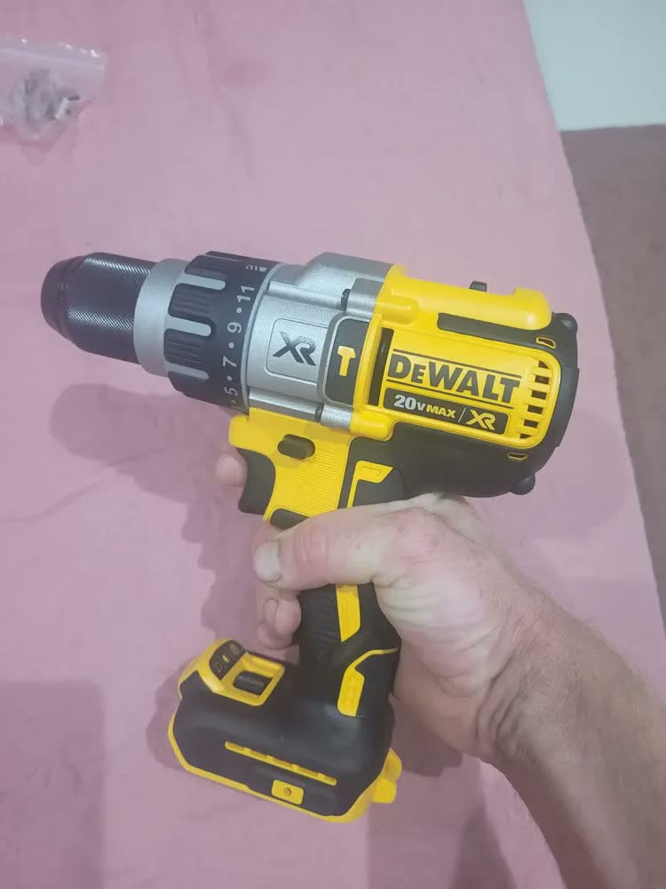 foto de Parafusadeira e Furadeira de Impacto 13mm 20V DEWALT DCD996 Com 3 Velocidades