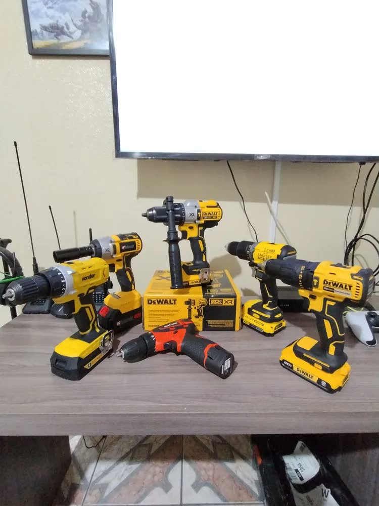 foto de Parafusadeira e Furadeira de Impacto 13mm 20V DEWALT DCD996 Com 3 Velocidades