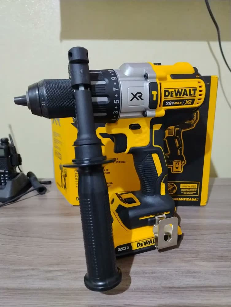 foto de Parafusadeira e Furadeira de Impacto 13mm 20V DEWALT DCD996 Com 3 Velocidades