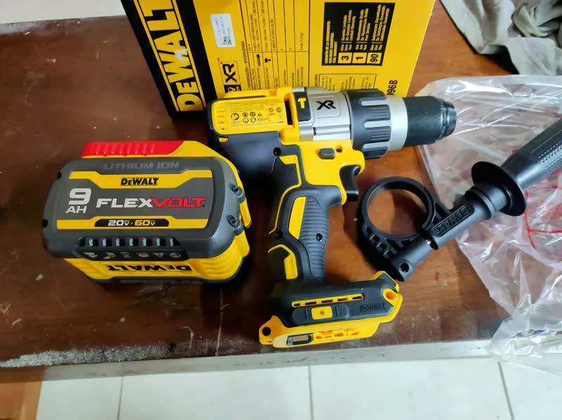 foto de Parafusadeira e Furadeira de Impacto 13mm 20V DEWALT DCD996 Com 3 Velocidades