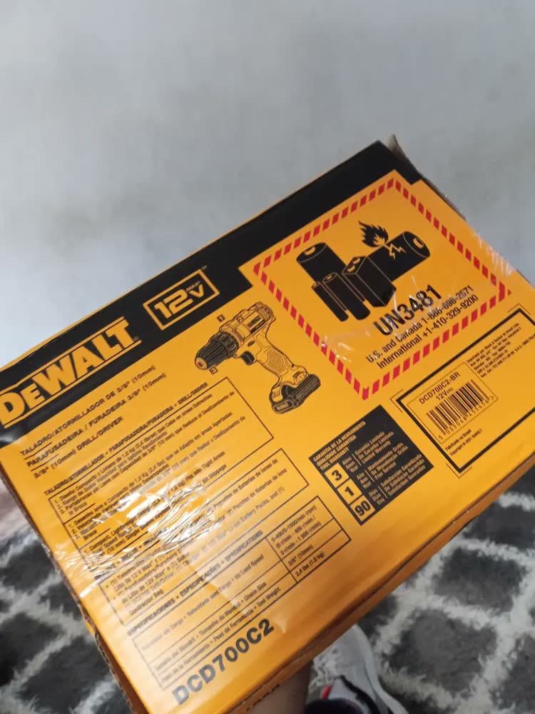 foto de Furadeira e Parafusadeira 10mm Dewalt Modelo DCD700C2 Com 2 Baterias 1 Carregador
