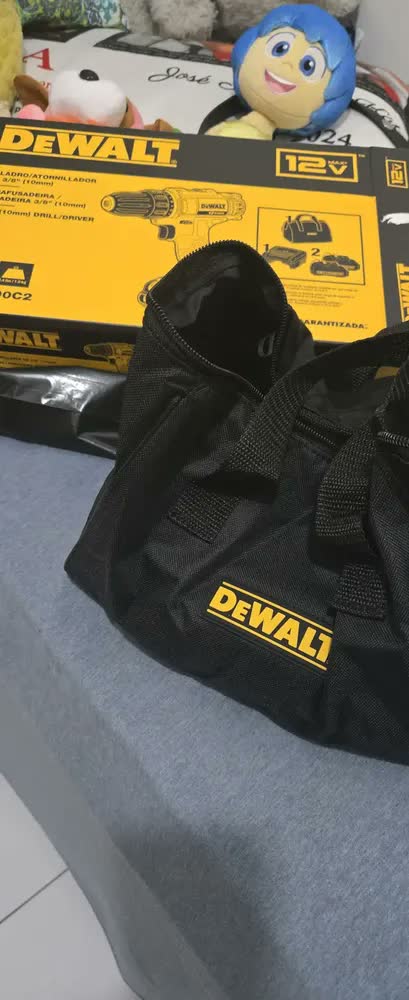 foto de Furadeira e Parafusadeira 10mm Dewalt Modelo DCD700C2 Com 2 Baterias 1 Carregador