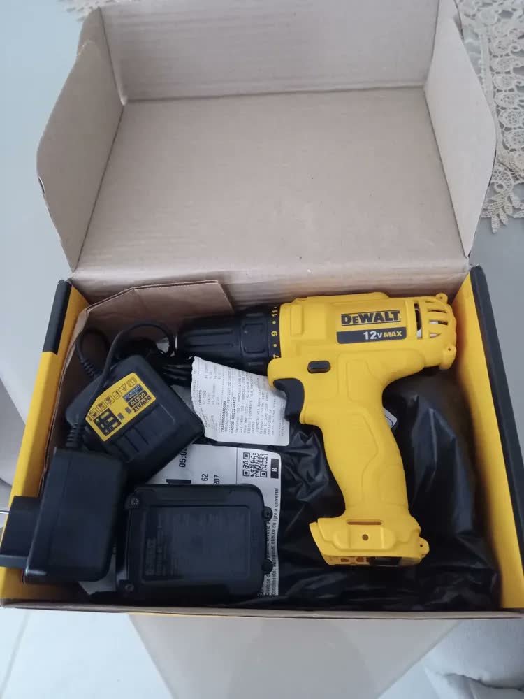 foto de Furadeira e Parafusadeira Dewalt Modelo DCD700LC1 Acompanha 1 Bateria e 1 Carregador