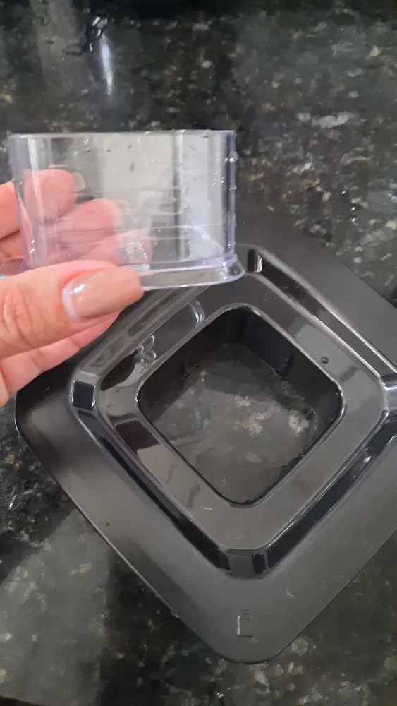 foto de Liquidificador Oster OLIQ610 1400w Full 3,2L Cor Preto
