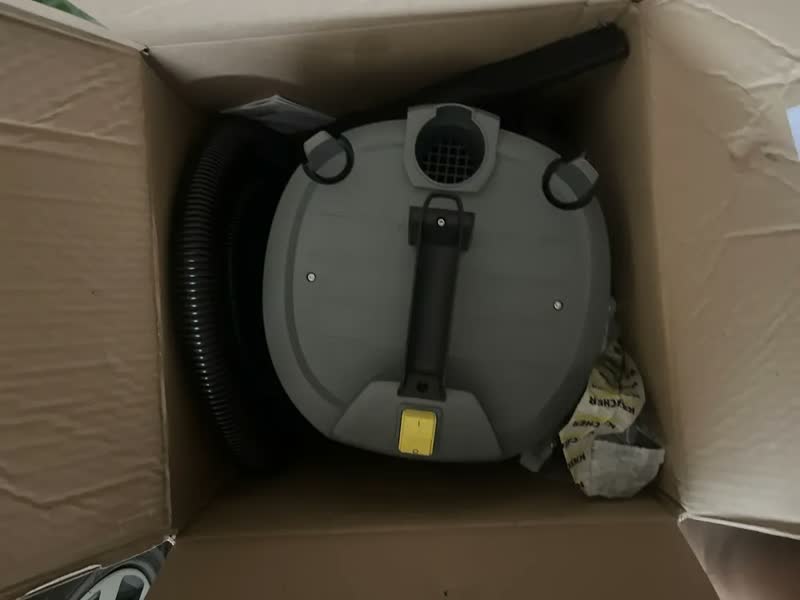 foto de Aspirador de Pó e Líquidos Profissional Kärcher NT 2000 1400W 170 mbar Tanque Inox de 20 Litros 220v
