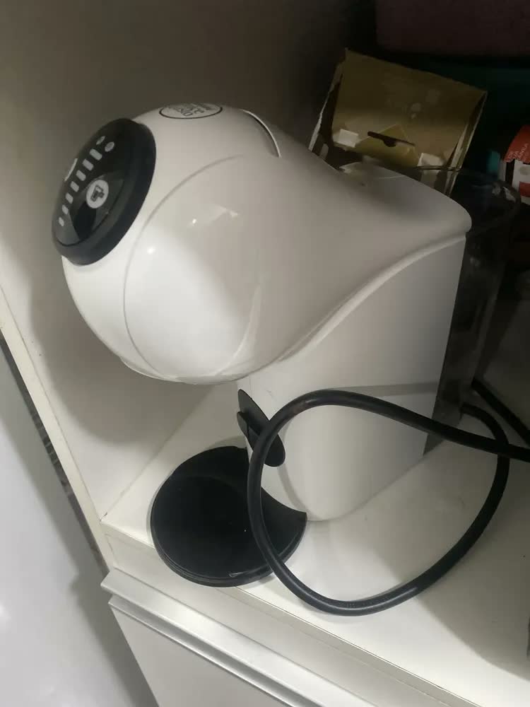 foto de Cafeteira Nescafé Dolce Gusto Genio S Basic Dgs1 Branca