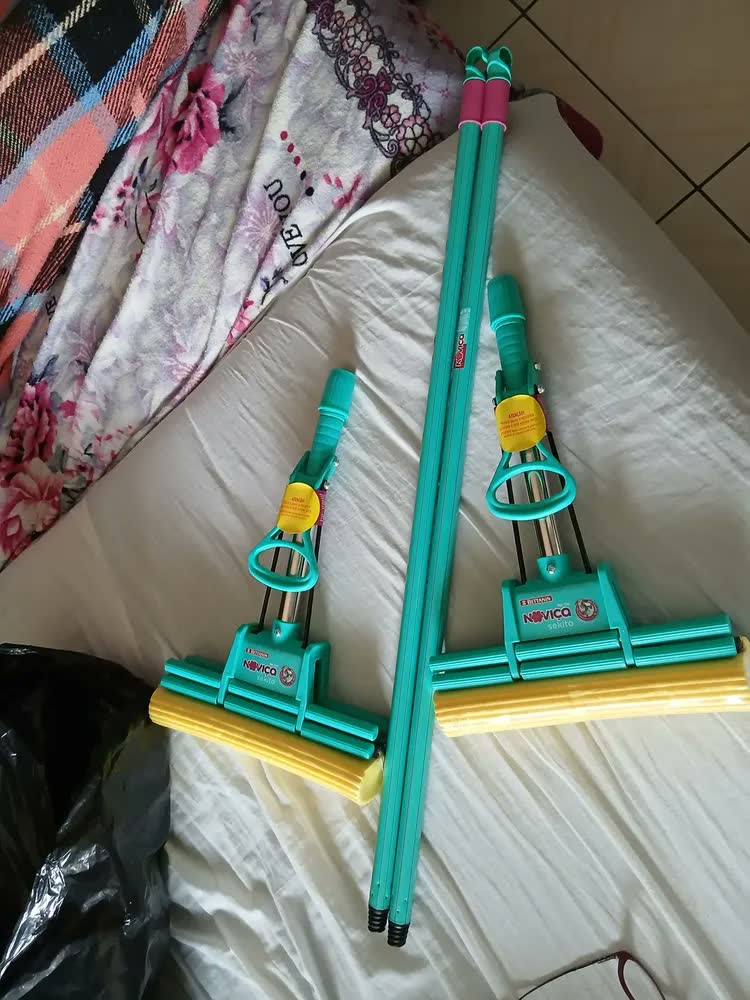 foto de Noviça Sekito mop com cabo para absorção