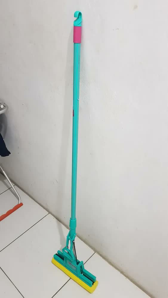 foto de Noviça Sekito mop com cabo para absorção