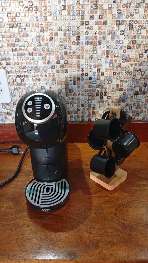 foto de Cafeteira Nescafé Dolce Gusto Arno Genio S Plus Dgs2 Preta Cor Preto