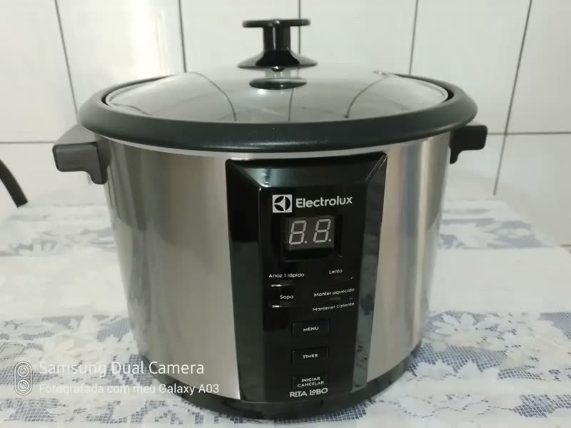 foto de Panela Elétrica Electrolux Ecc20 1,8l Aço Inoxidável
