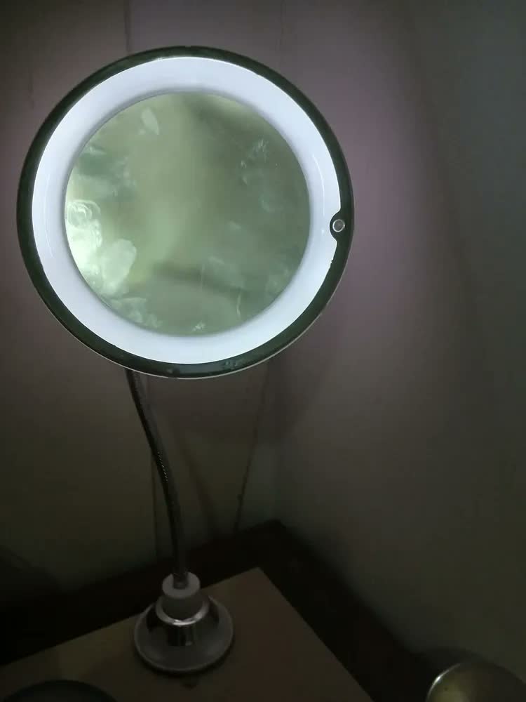 foto de Espelho Luz Led Parede Bancada C/ Aumento Zoom 10x Maquiagem