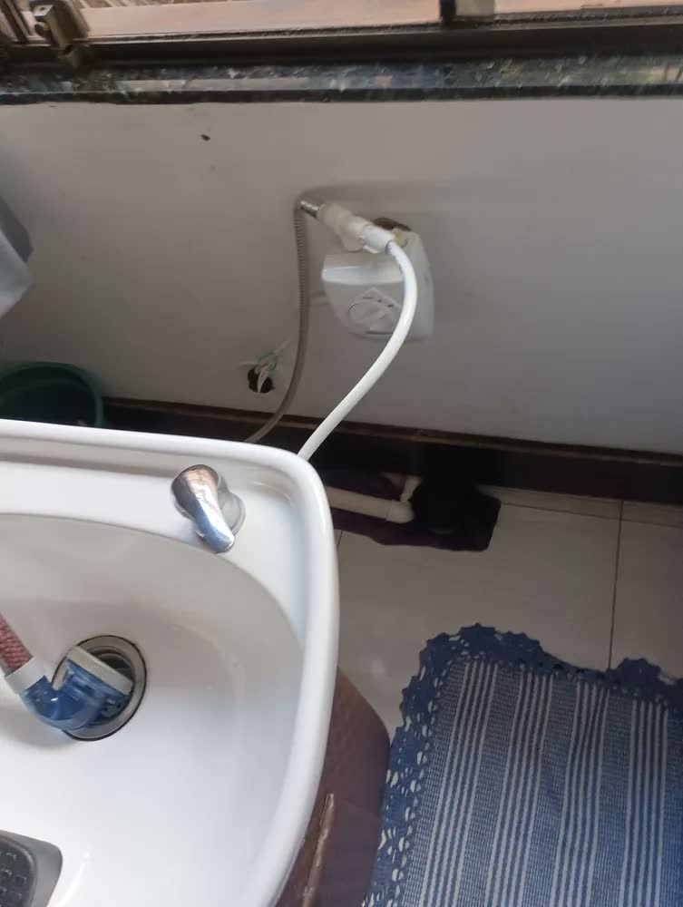 foto de Aquecedor versatil 3 temperaturas Lorenzetti cor branco para pias e lavatórios 127v 5500w
