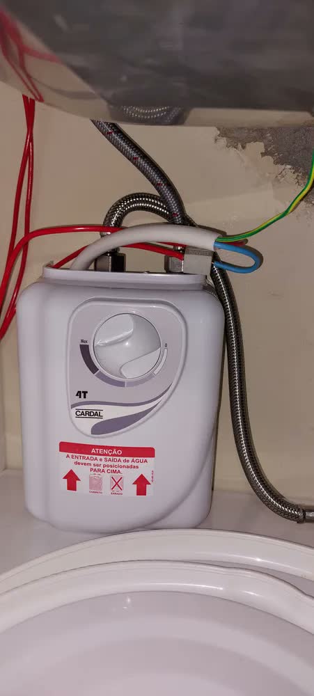 foto de Aquecedor Elétrico Cardal 4T Branco Água 127V 5000W