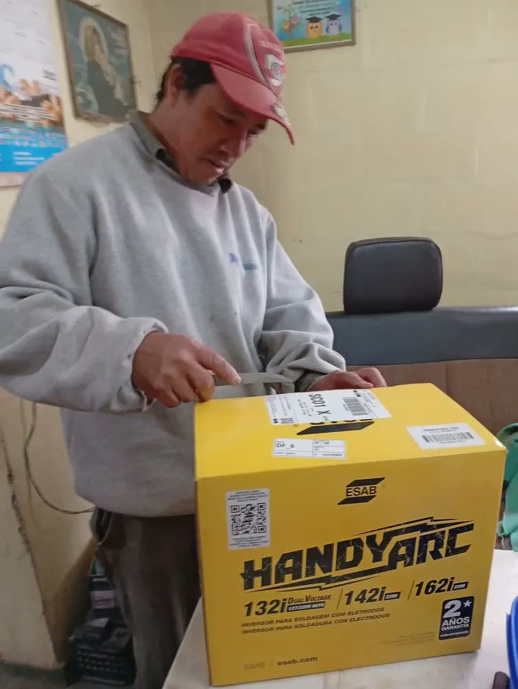 foto de Máquina De Solda Inversora Esab Handyarc 142i