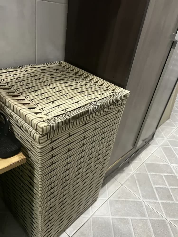 foto de Roupeiro Cesto P/roupa Suja Fibra Sintética 100lts 40x40x70