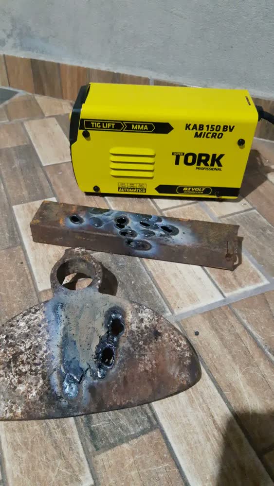 foto de Maquina De Solda Inversora Kab150A Micro Mma Tig Super Tork Cor Amarelo Frequência 50/60Hz