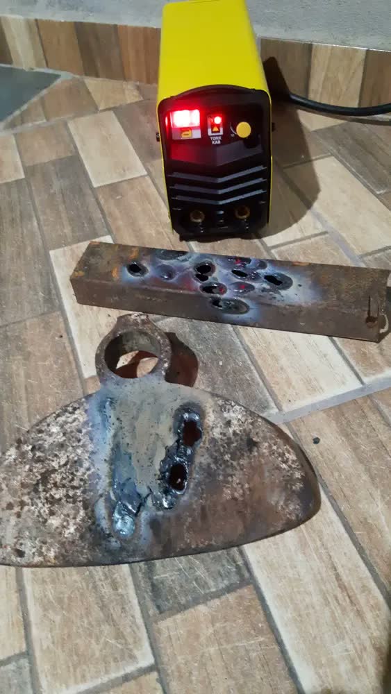 foto de Maquina De Solda Inversora Kab150A Micro Mma Tig Super Tork Cor Amarelo Frequência 50/60Hz