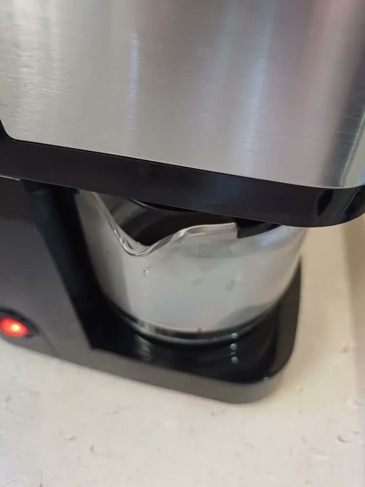 foto de Cafeteira Elétrica Oster Compacta Inox 220V Preto OCAF300