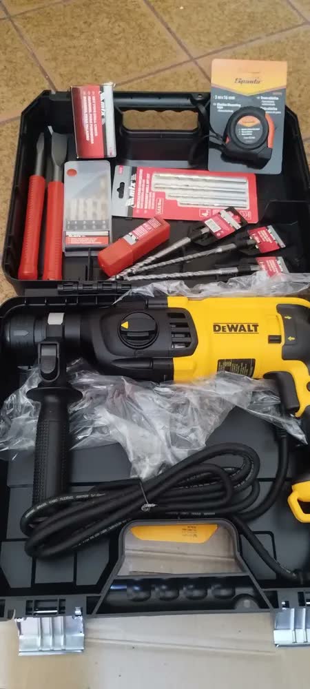 foto de Martelete Furadeira Impacto D25133k 800w Dewalt C/ Mega Kit