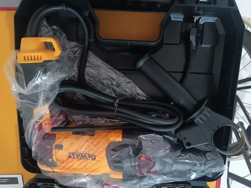 foto de Martelete Furadeira Impacto D25133k Dewalt + Mega Kit Broca