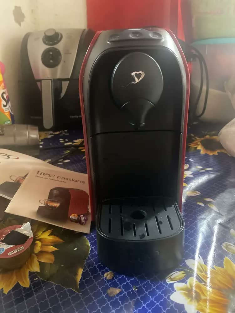 foto de Cafeteira Tres Corações Automática Multipressão Passione Vermelho