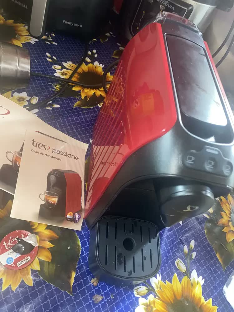 foto de Cafeteira Tres Corações Automática Multipressão Passione Vermelho
