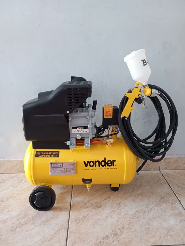 foto de Motocompressor De Ar 8 Pcm 21 Litros Mcv216 Vonder Cor Amarelo Fase elétrica Monofásica Frequência 60 Hz