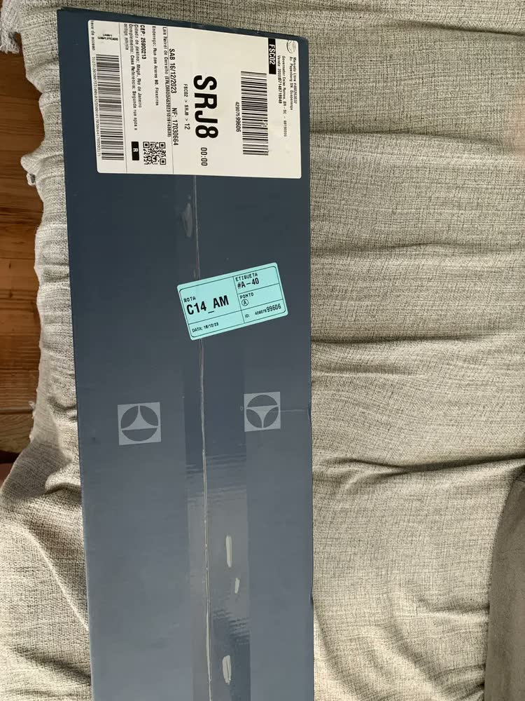 foto de Aspirador pó vertical Electrolux 1450W STK14 cabo 5m portátil de mão 2 em 1 potente capacidade 1,6L filtro HEPA Azul Denim