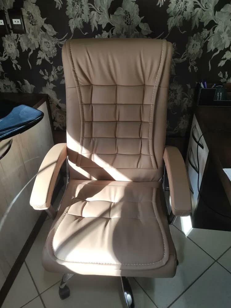 foto de Cadeira Escritório Presidente Ergonômica Com 42 Molas Ensacadas Sistema Relax Com Trava Pillow Top Monique Big Preta