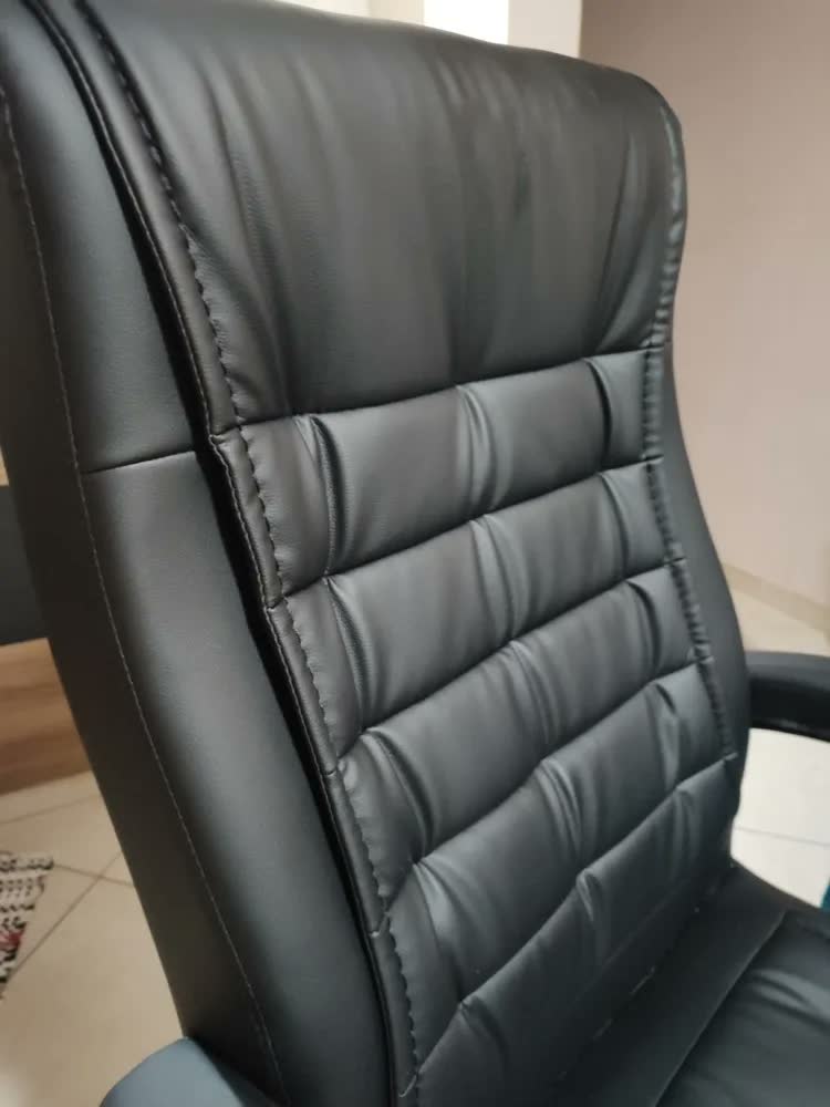 foto de Cadeira Escritório Presidente Ergonômica Com 42 Molas Ensacadas Sistema Relax Com Trava Pillow Top Monique Big Preta