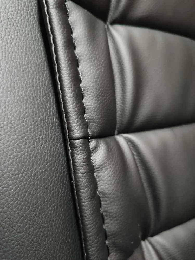 foto de Cadeira Escritório Presidente Ergonômica Com 42 Molas Ensacadas Sistema Relax Com Trava Pillow Top Monique Big Preta