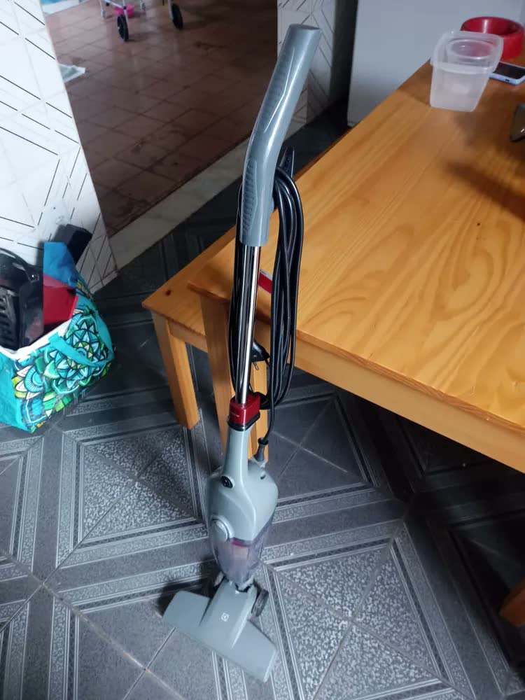 foto de ASPIRADOR DE PÓ ELECTROLUX VERTICAL COM FIO 2 EM 1 127V STK15
