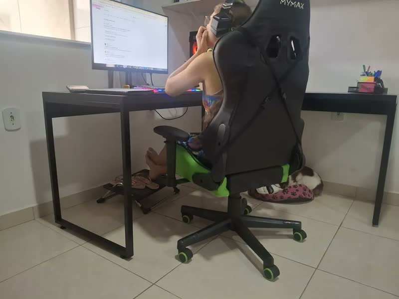 foto de Mesa De Escritório Em L Estilo Industrial 1,50x1,50m Kuadra